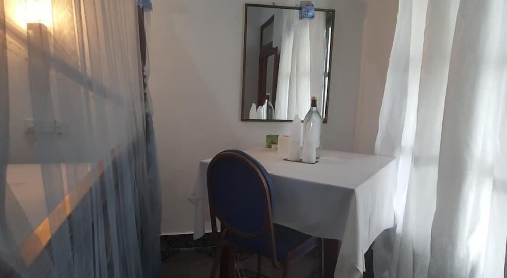 Deutsch Lanka Hotel & Restaurant