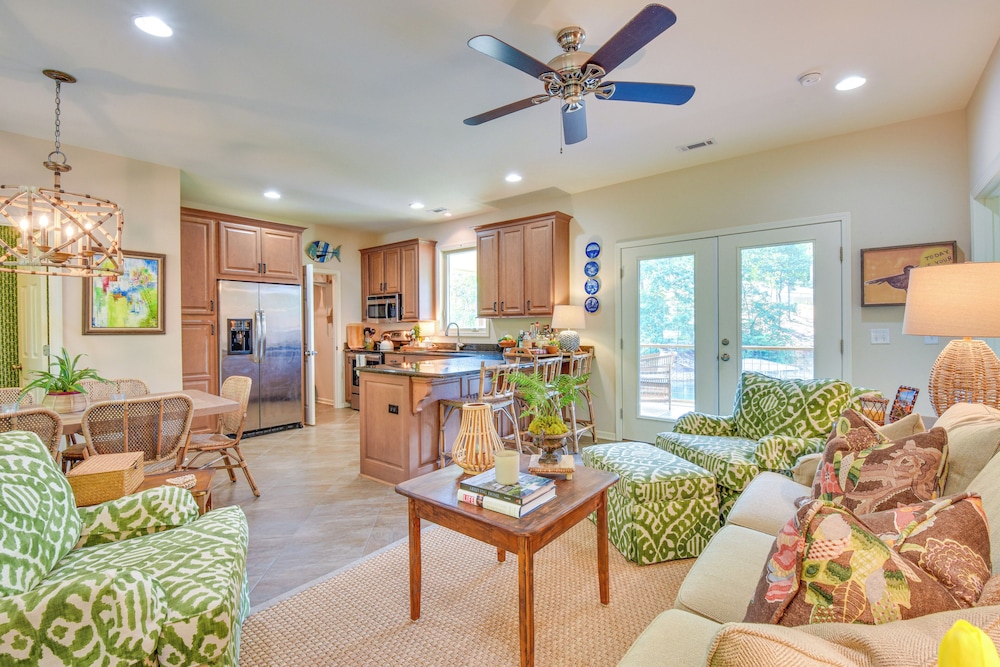 Lakefront Fun Near Clemson! Retreat w/ Pool Access