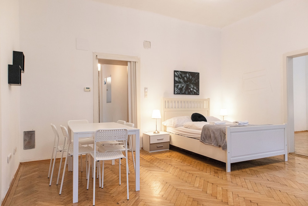 Comfort 3BR Apt Near Wiener Stadthalle