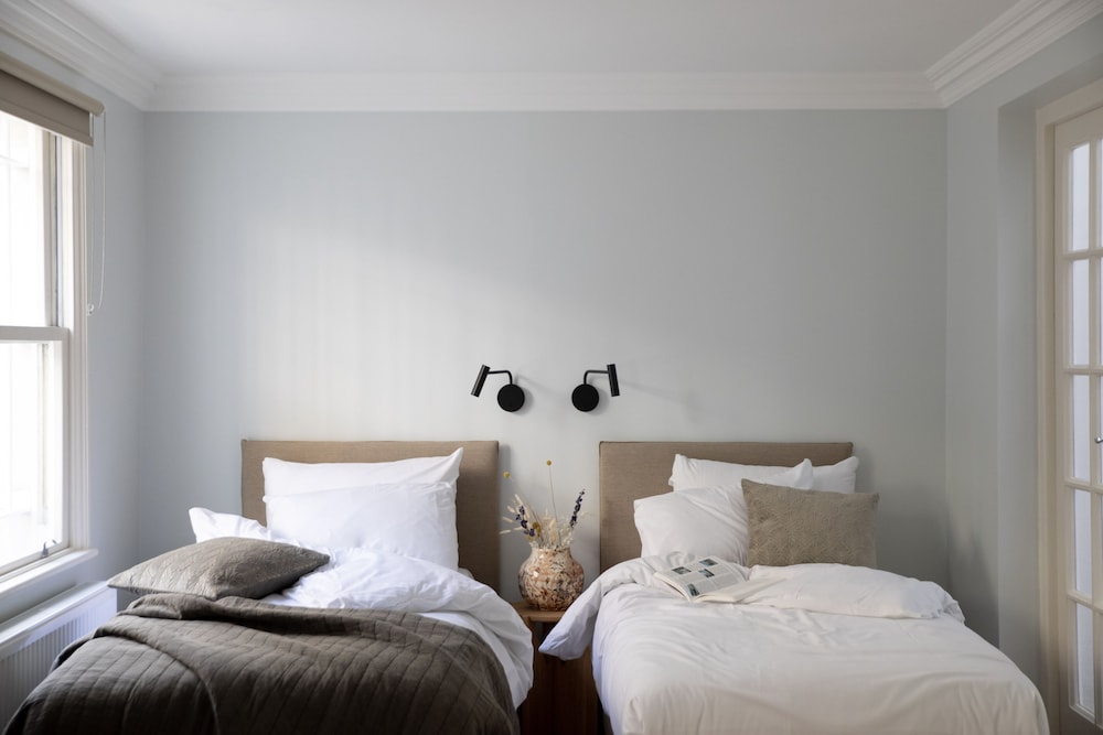 Gulaid House Knightsbridge by Bob W London