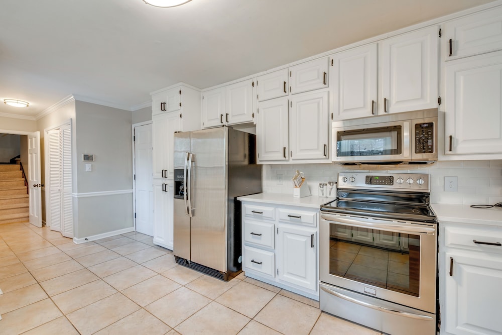 Spacious Home w/ Deck in Marietta!
