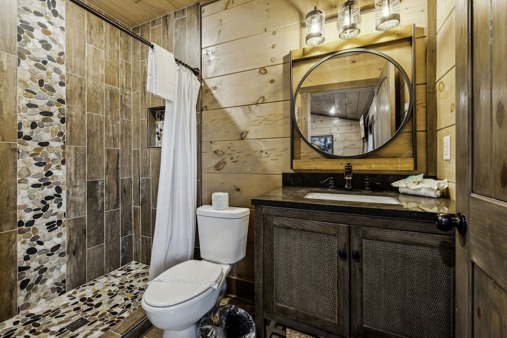 Grand Splash Lodge 6 Bedroom Cabin