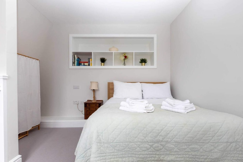 Homely 1 Bedroom Apartment in Fulham!