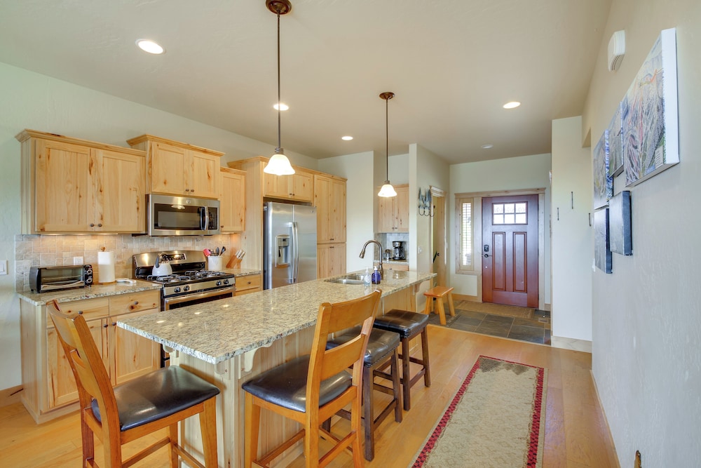 Walk to Schweitzer Village: Mountain-view Home