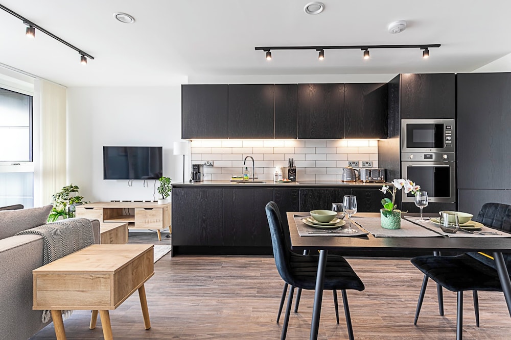Sky-High Studio with Stunning Views