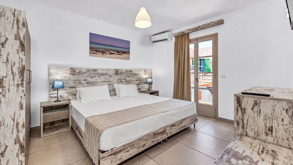 Evina Rooms & Suites