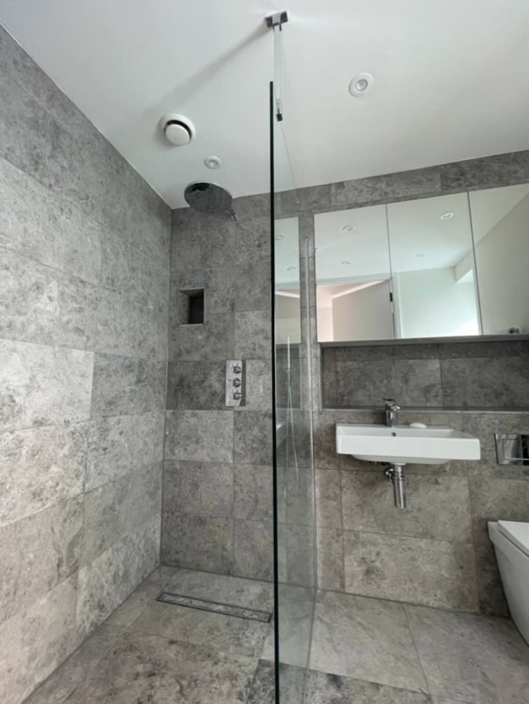 Modern 1BD Flat Near River Thames, Battersea!