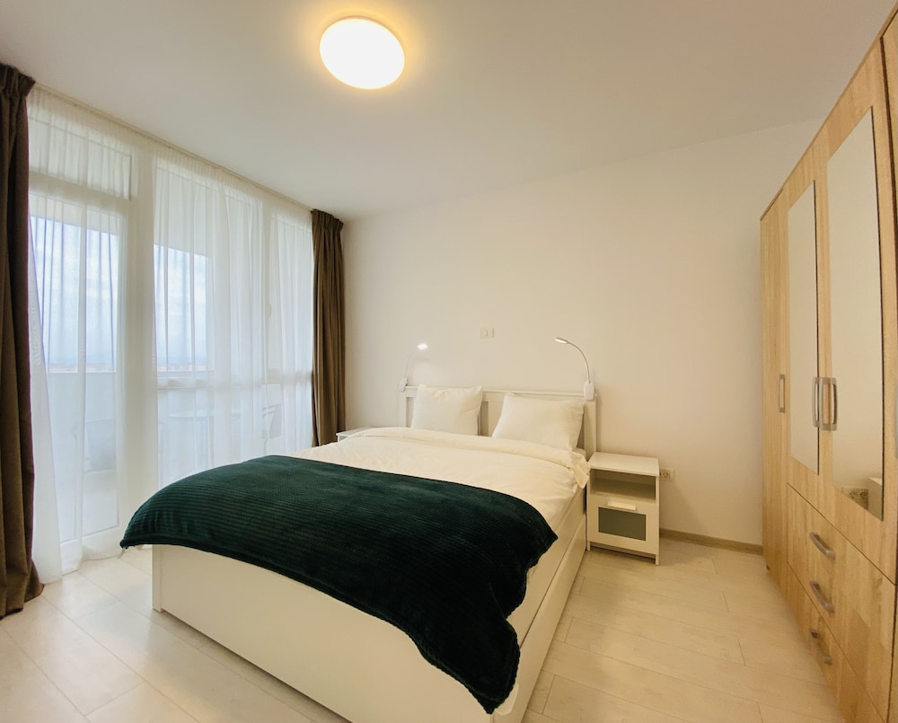 Charming flat in Brasov with balcony view 4
