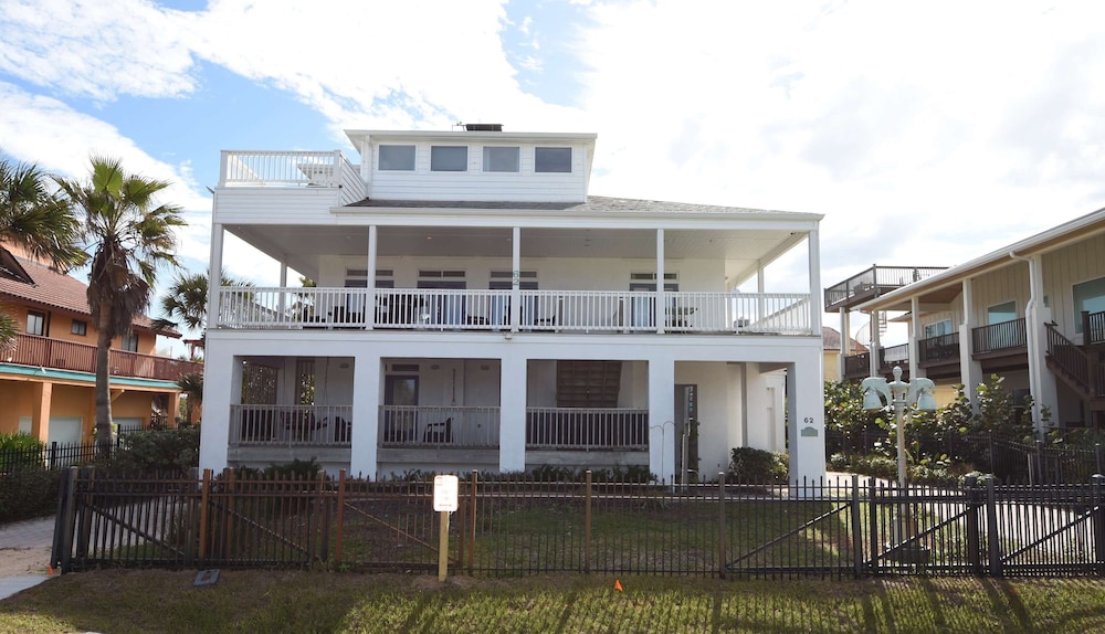 Just Beachy A Luxury Retreat Sleeps 12 3 Levels With Elevator- Perfect for 1-3 Families