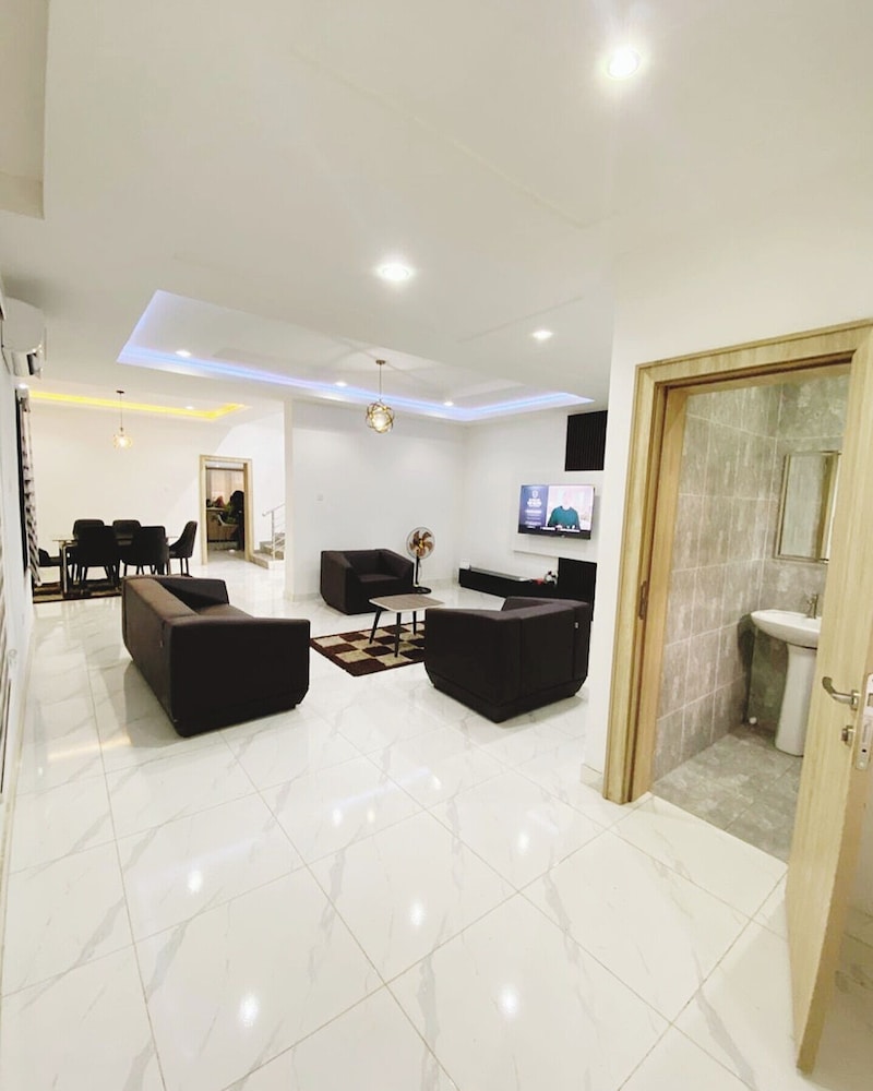 Merryway Apartment