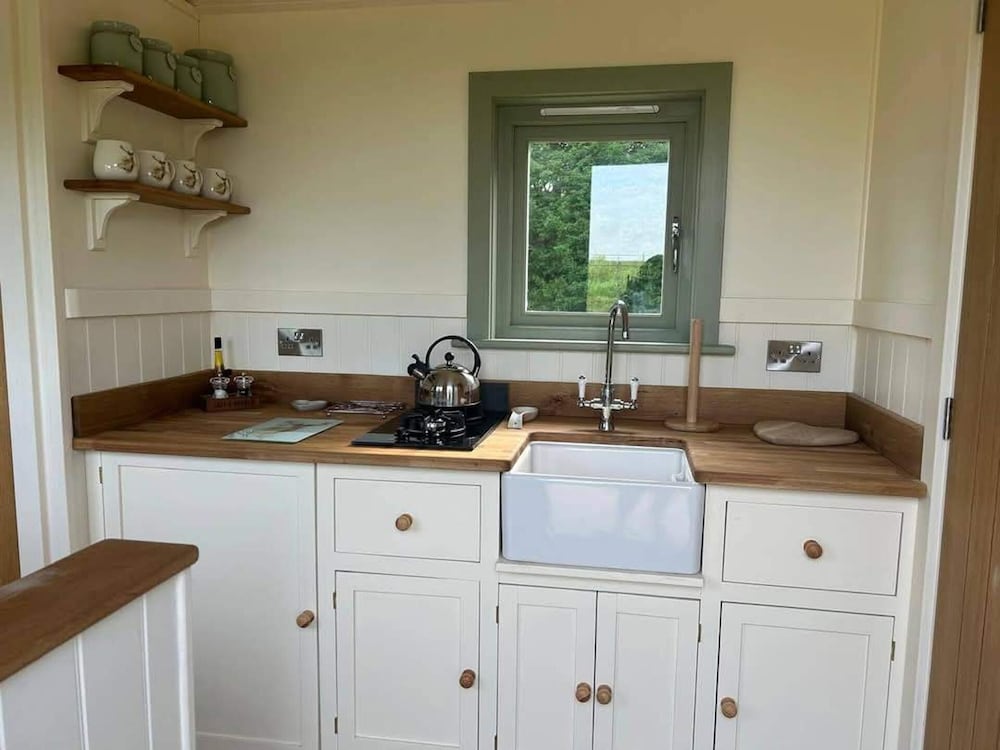 Luxury Shepherds Hut set in a Countryside Setting