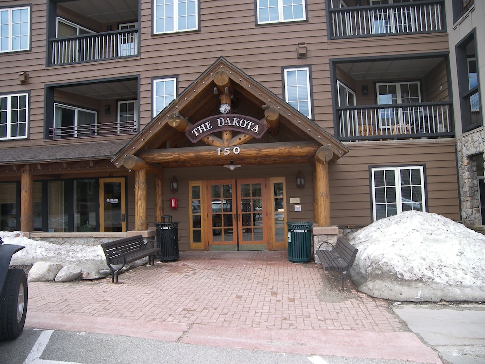 Hotel Dakota Lodge 2 Bed 2 Bath - Image 1