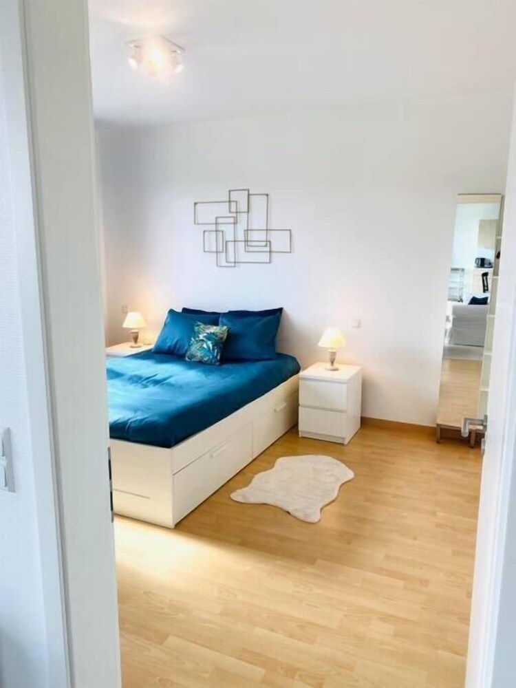 Spac. Flat -Kirchberg w Parking&Terrace view 2