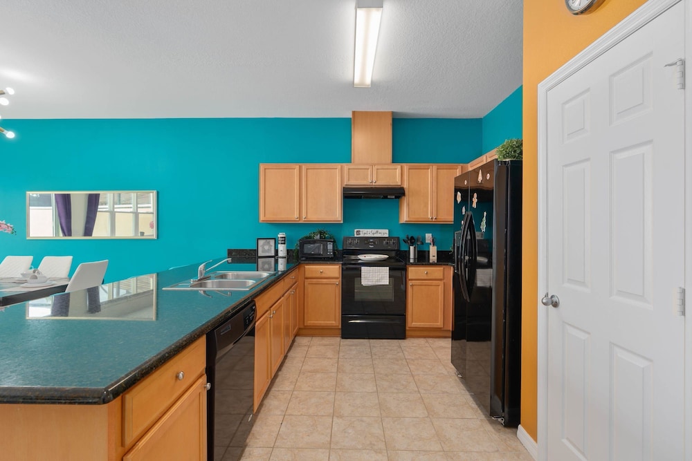 Super Fun-colors Gameroom Lakeviews Sleeps 13