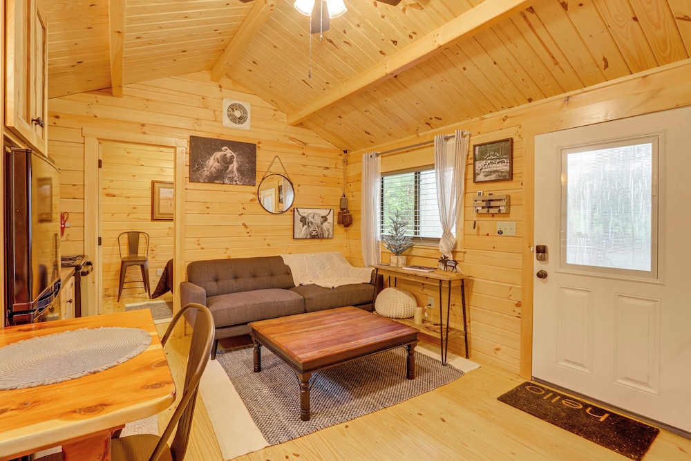 15 Mi to Blue Ridge: Forested Cabin w/ Decks!