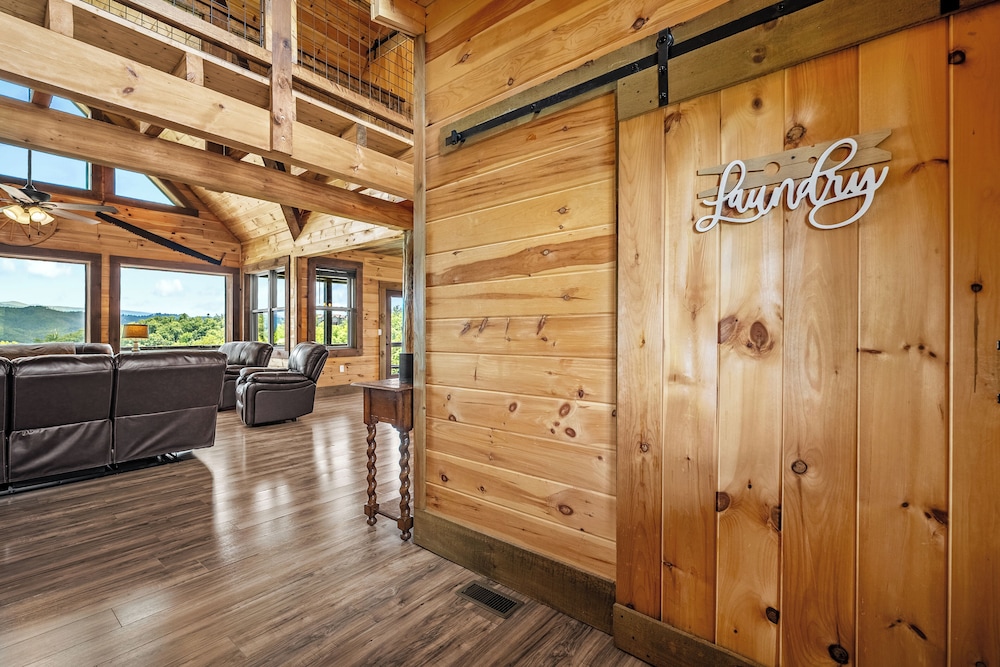 Amazing View Cabin w Gameroom Hot Tub Fire Pit