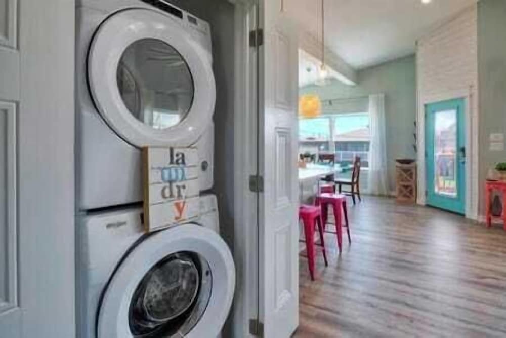 Sleeps 20 2 Modern Homes w/ Private Pool, Deck+patio 3-min Walk to the Beach