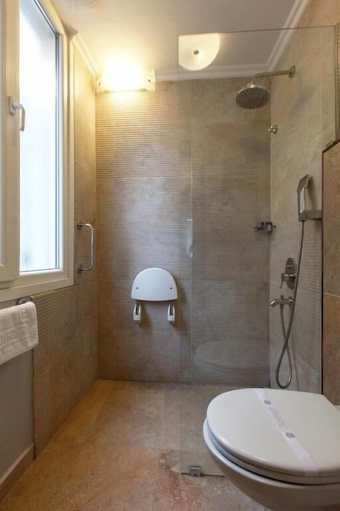 Queen Seagull Boutique Hotel