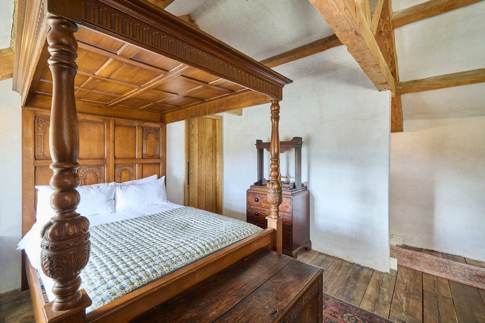 Host Stay Potters Cottage