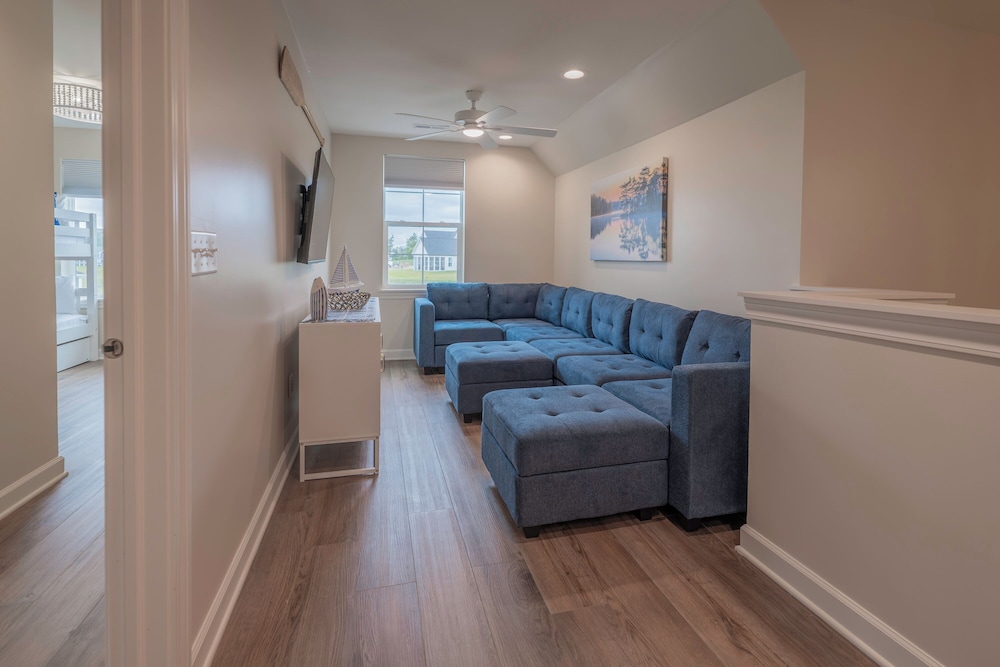 2728 Harbor Court