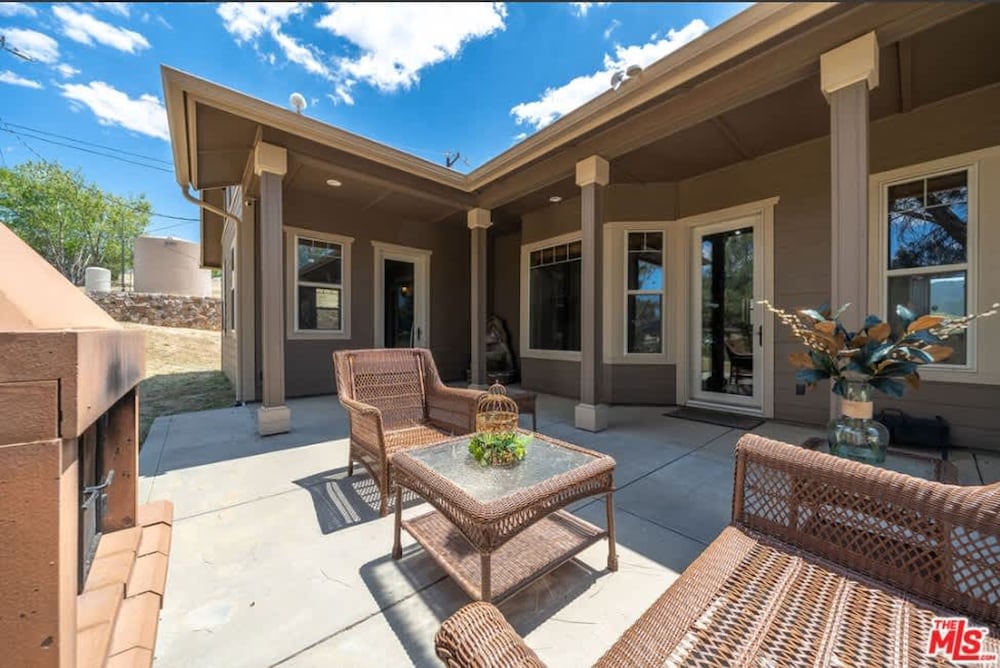 Bright Family Getaway Mountain Views Outdoor Living