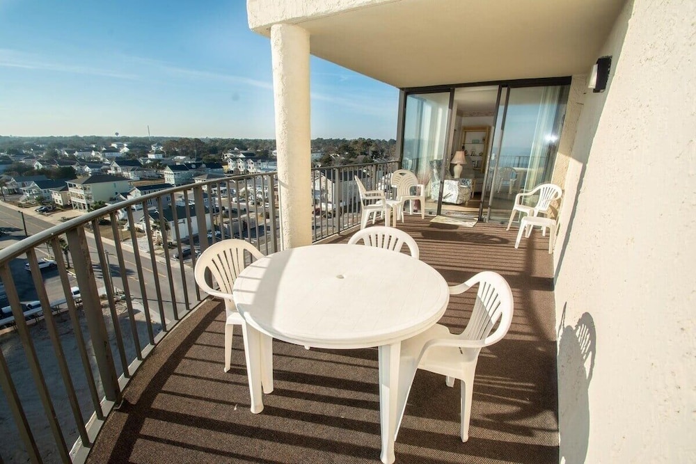 Sea Castle 8g 3 Bedroom Condo