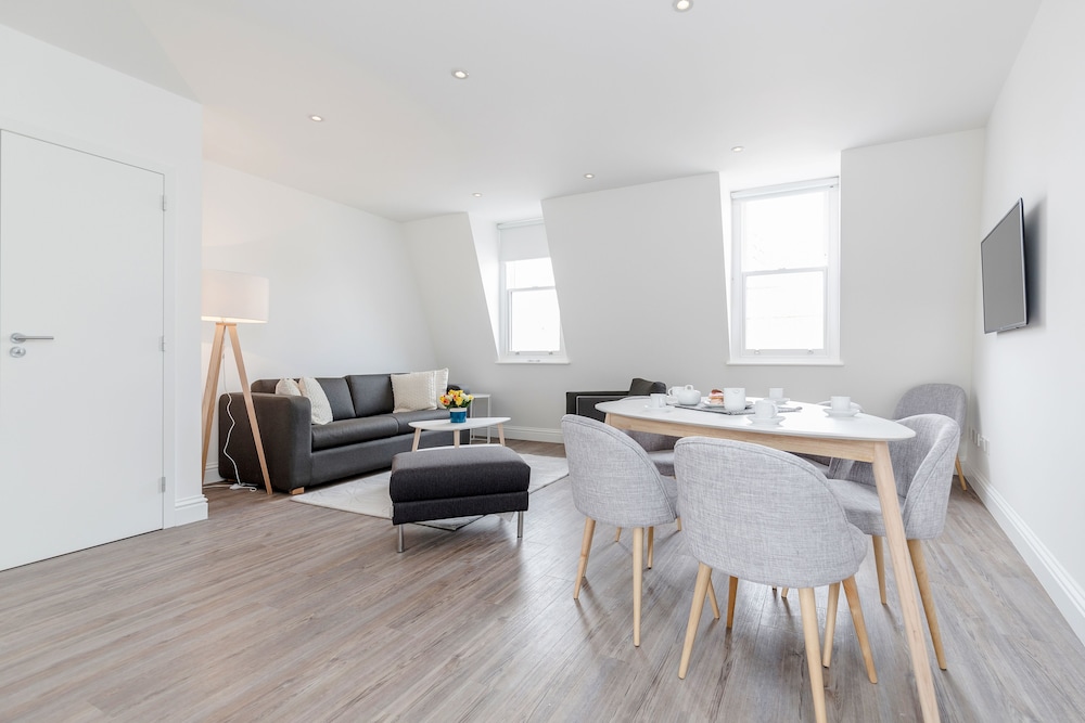 Soho Apartments by BaseToGo