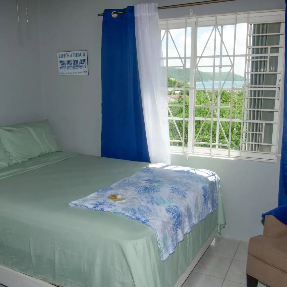 876 JA Oasis by Kingston Airport view 4