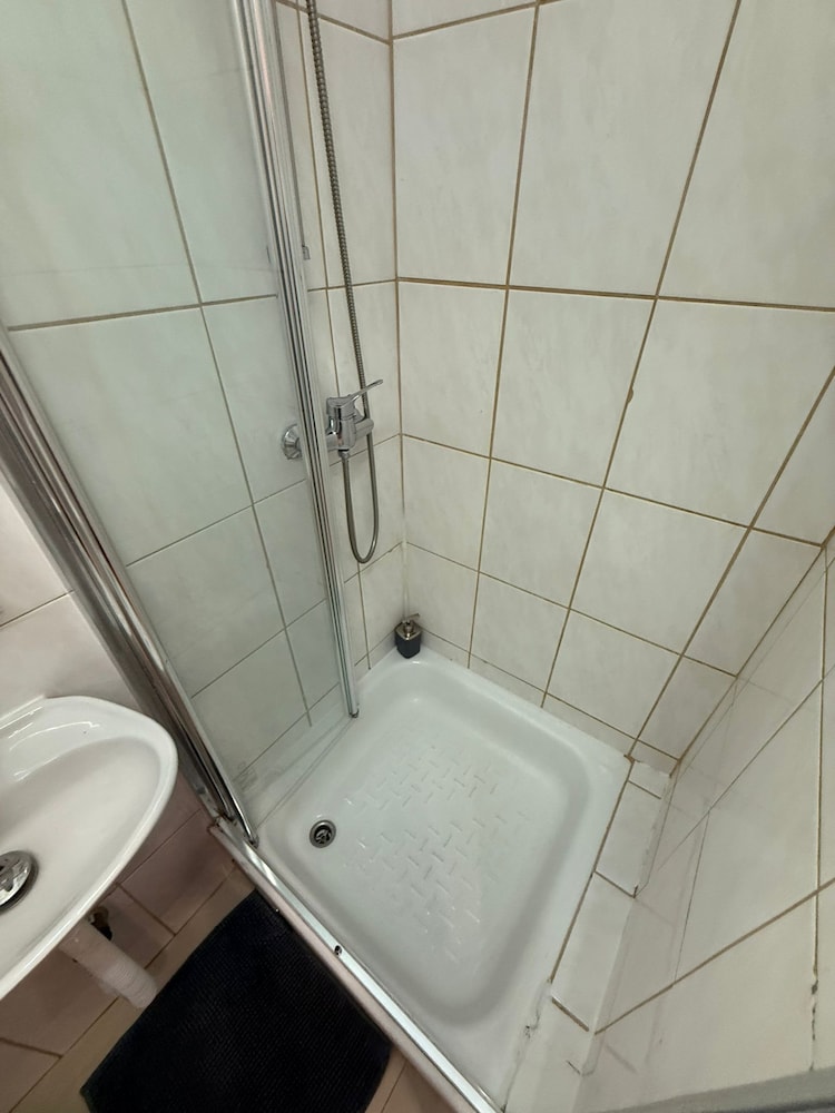 Budget 1BR Apt Close to Westbahnhof