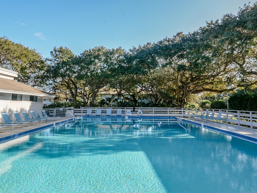 Tastefully Decorated Sea Woods Veranda Close to Pool Fitness Room Sv162 view 5