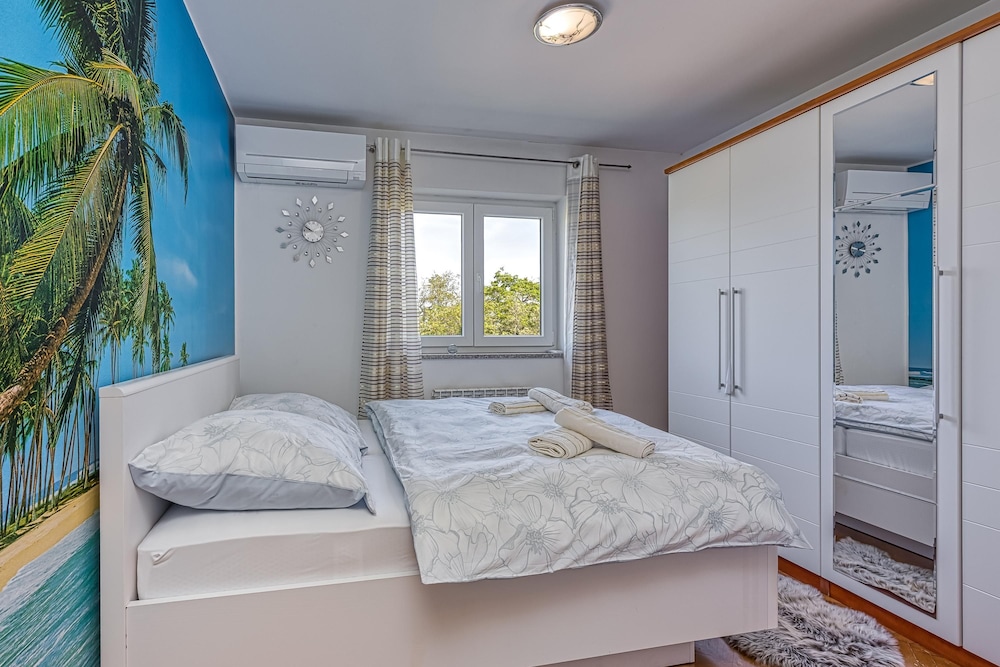 App Mariella 150m From the sea