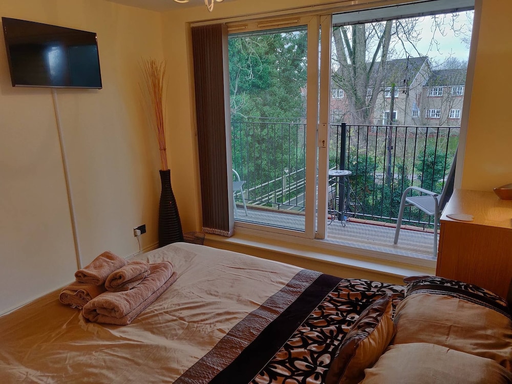Waterfront Apartment In The Heart Of St Neots view 4