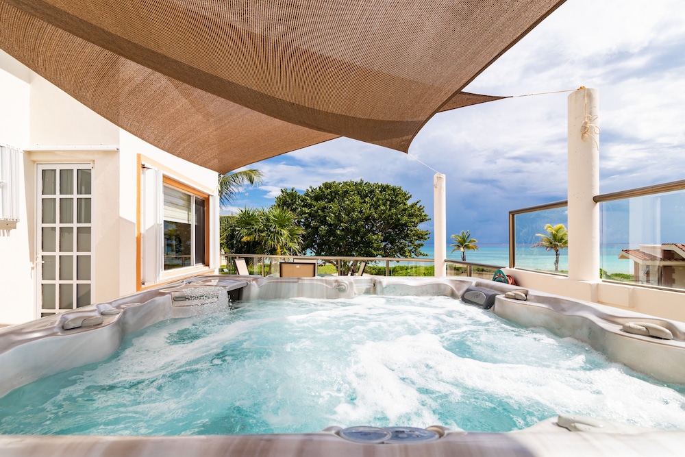 Beachfront Homes by Playa Paradise
