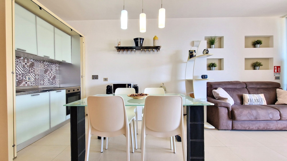 Suite Le Vele Sea View Sleeps 4 and Wifi