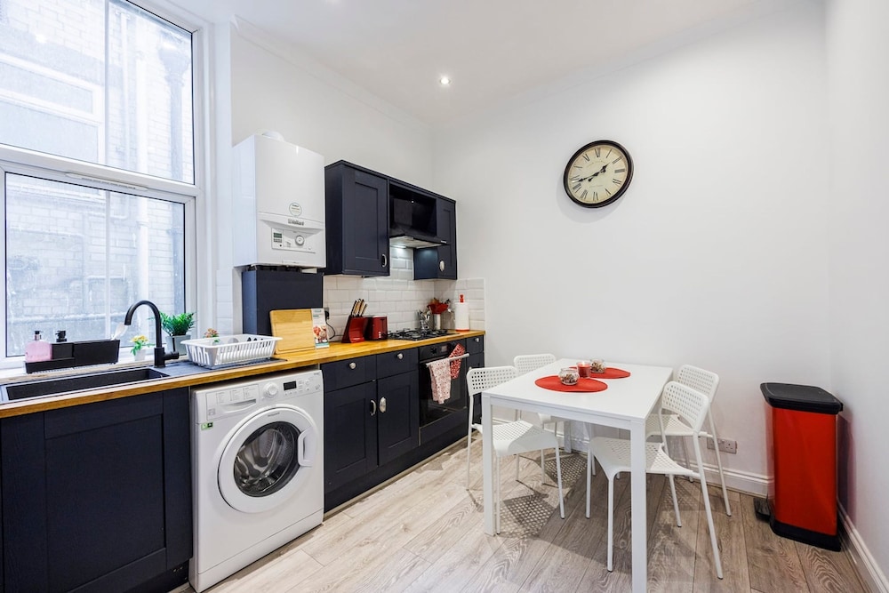 Kensington Charming and Bright Flat