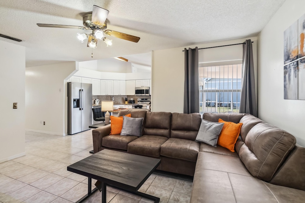 5/3 Vacation Home With a Large Pool Near the Disney Attractions!!