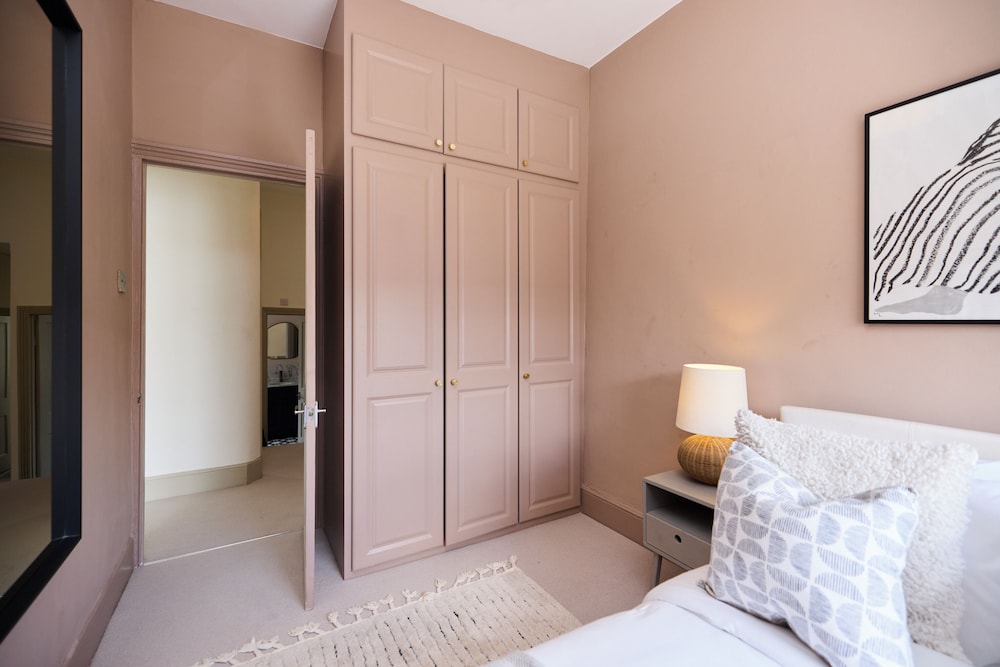 The Earlsfield Flat