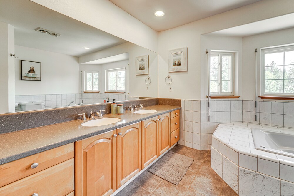 5 Mi to Northstar Resort! Family Home w/ Hot Tub