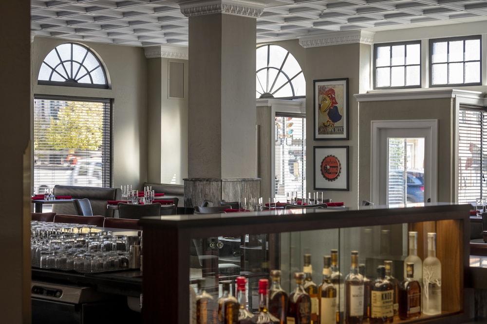 Lawrence Vacations - The Eldridge Hotel - Property Image 13