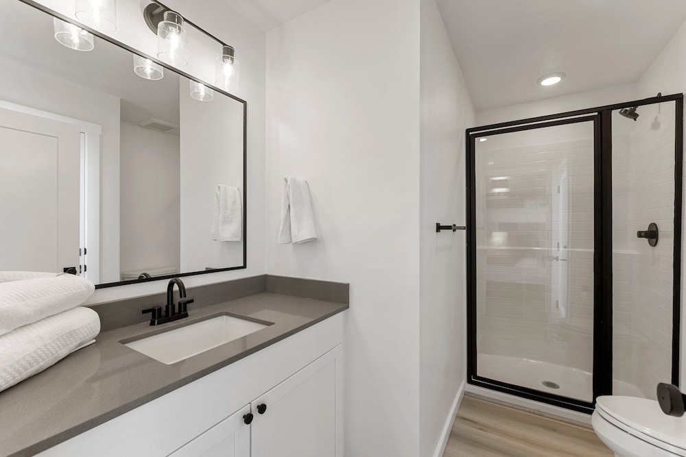 Sand Cove Retreat 5 Bedroom Townhouse