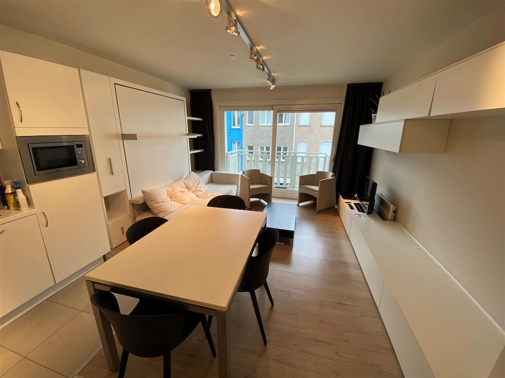 Charming Apartment Near Beach