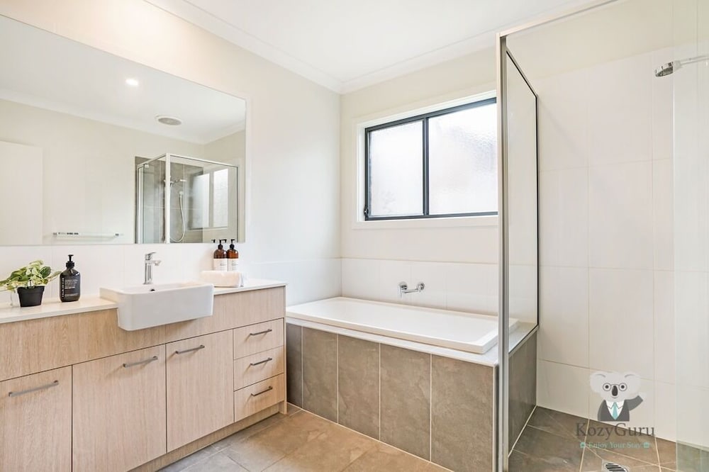Kozyguru | Greenvale | Charming 7 Bed House