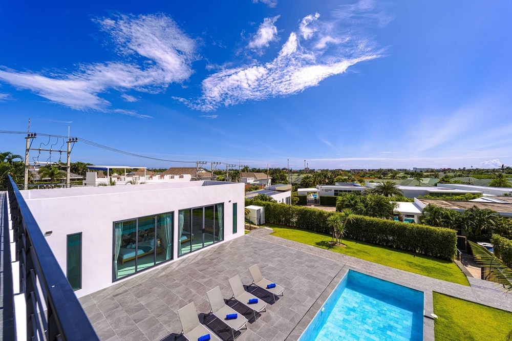 Luxury 5 Bedroom Pool Villa KH-C1