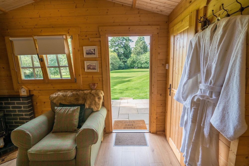 1-bed Cabin, 2 Adults, Wood Burning Hot Tub & Fire view 4