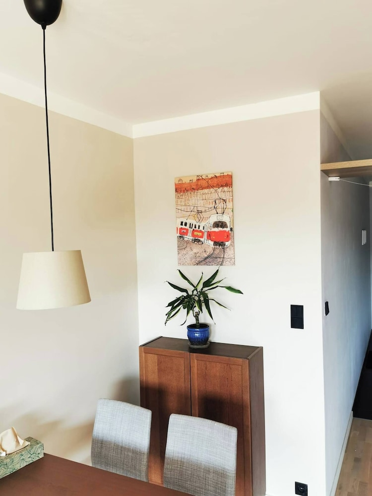Free Parking Modern Smichov Apt Large Balcony, 10 Minutes Metro to Central