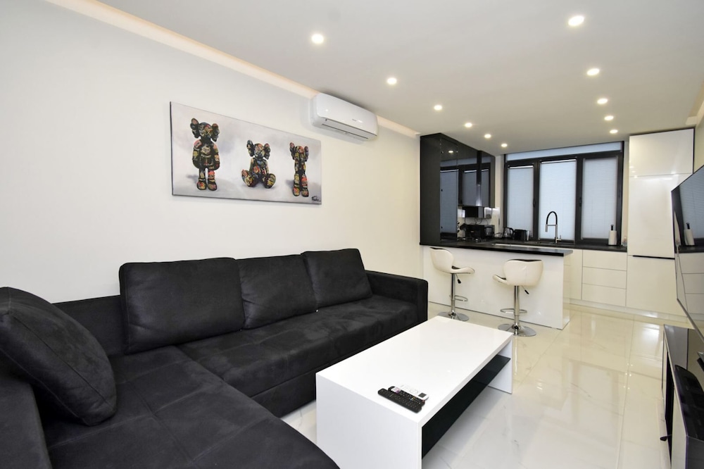 Apartment by Luxe Group SA222