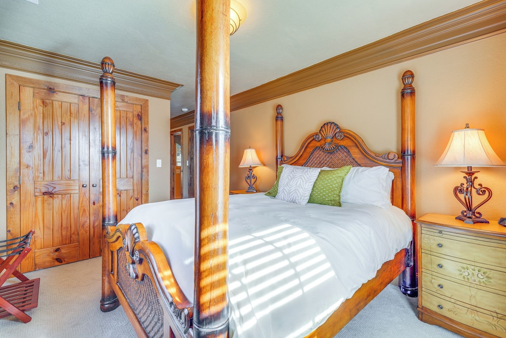 Private Hot Tub: 'bays View Lodge' in Kingsport!