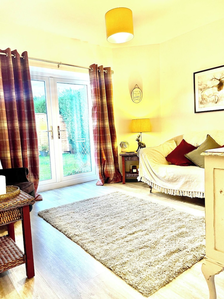 Newcastle Pet Friendly Annex, Drive, Garden, 10min Drive to City Centre