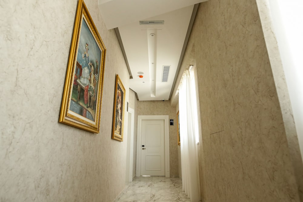 Hotel Rozafa Blu Hotel - Image 1