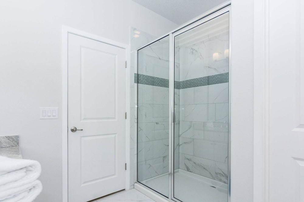 Sunshine Getaway: Stylish Home in Orlando view 4